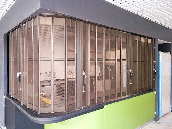 Folding security shutter with small perforations on a reception desk